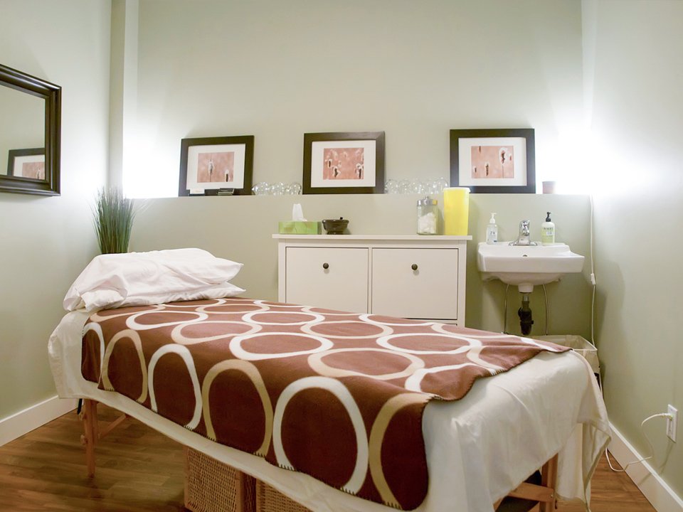 acupuncture treatment bed